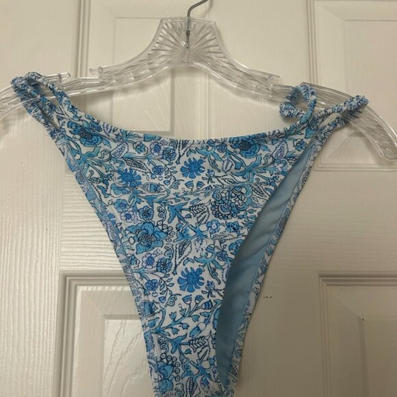 Hollister Blue Floral Bikini Set - Picture 5 of 7
